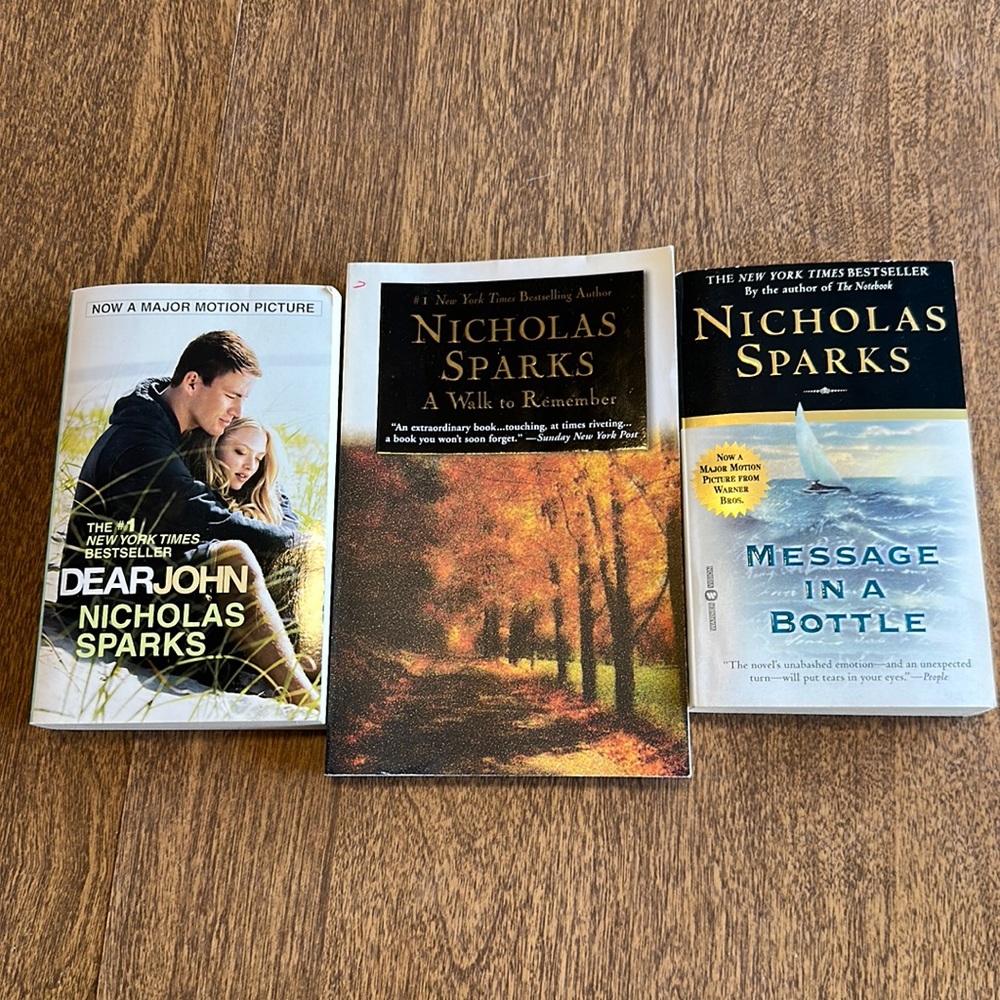 3 Nicholas Sparks romance novels